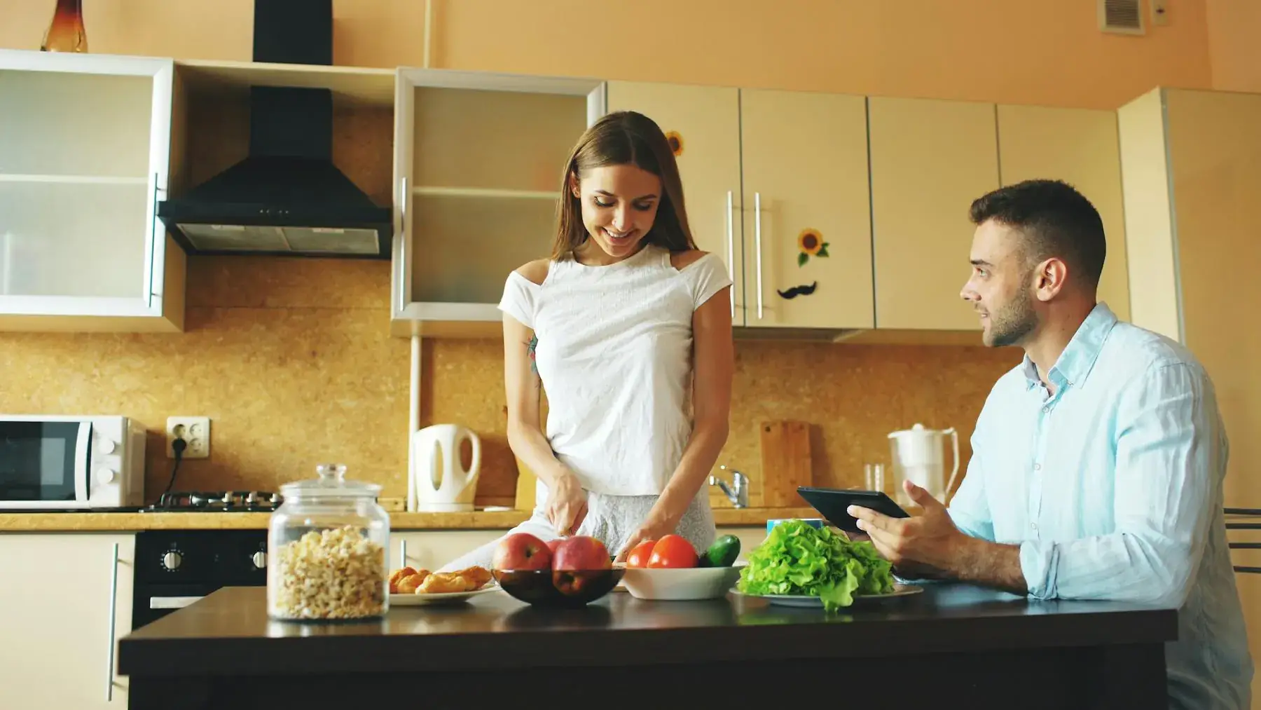 Couple preparing food for a seven day reset